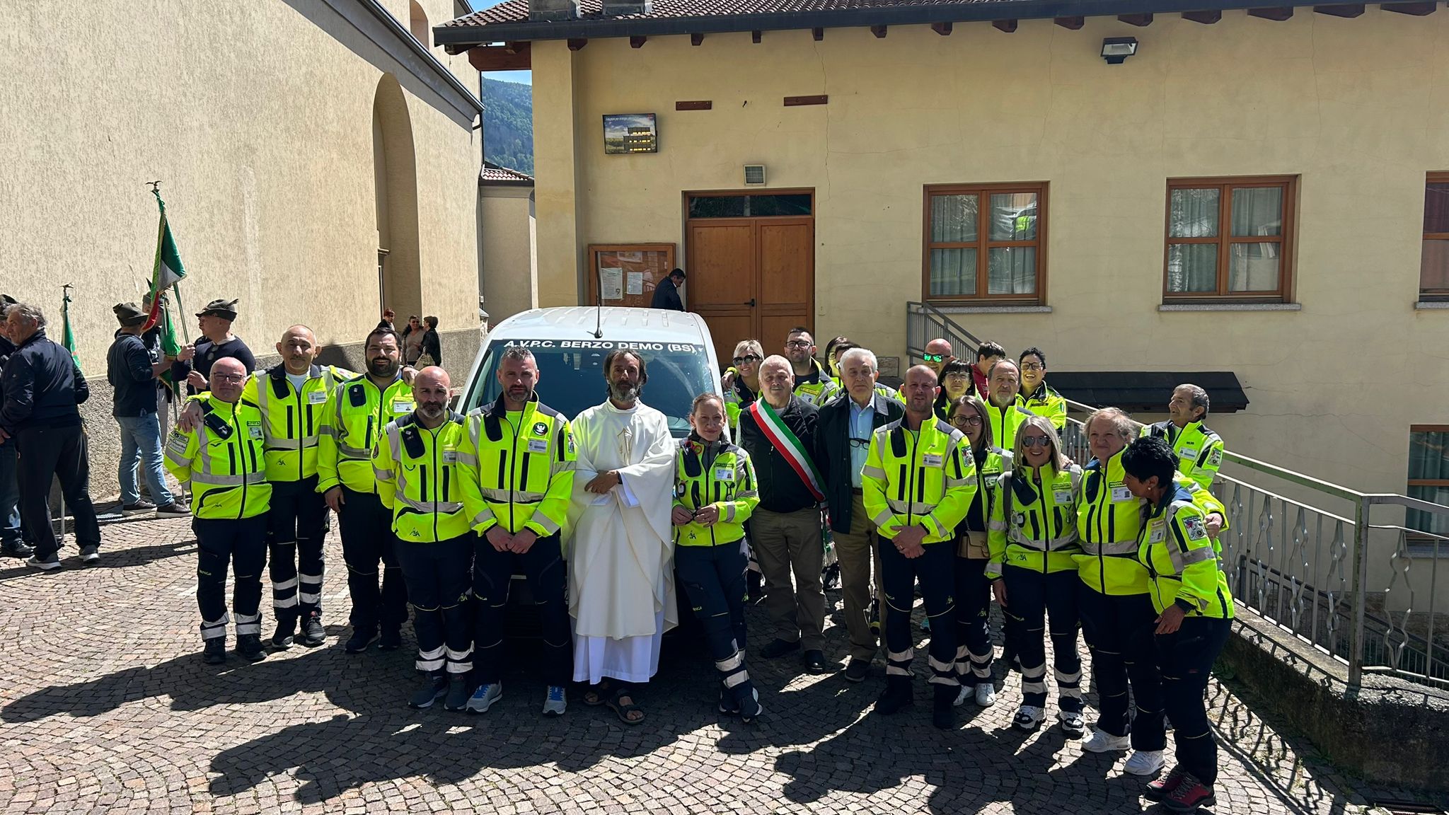 Fiat Doblo donato all'associazione L'Arnica