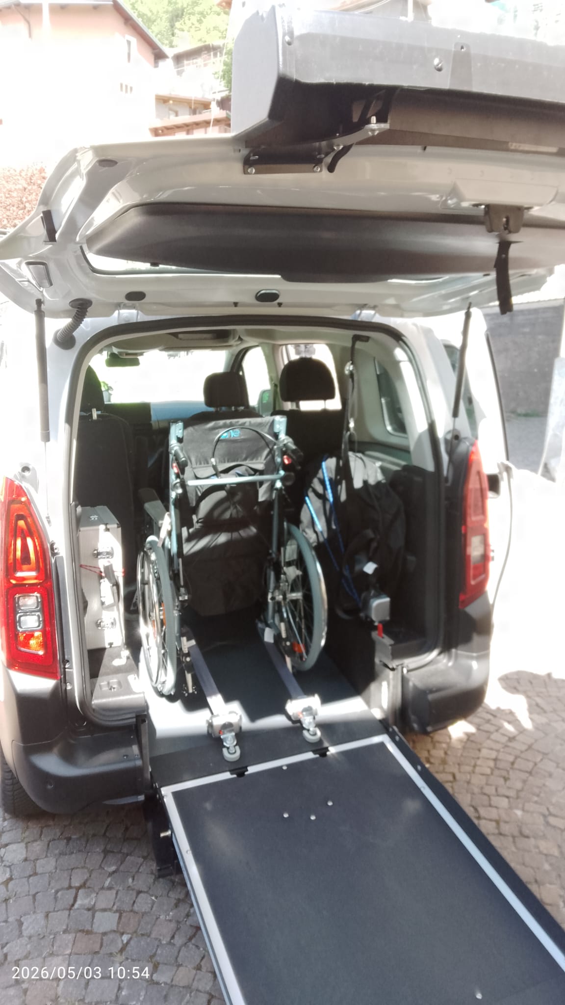 Fiat Doblo donato all'associazione L'Arnica