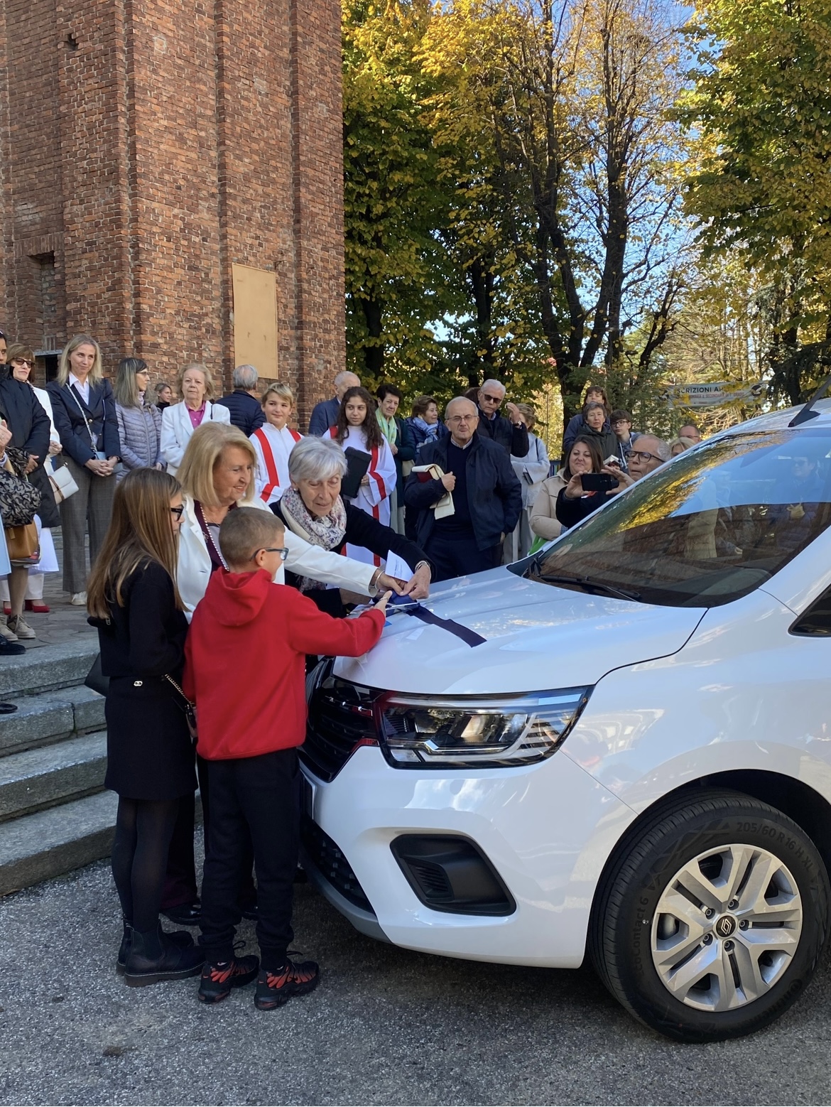 Renault Kangoo donato al Gruppo Volontari Medesi